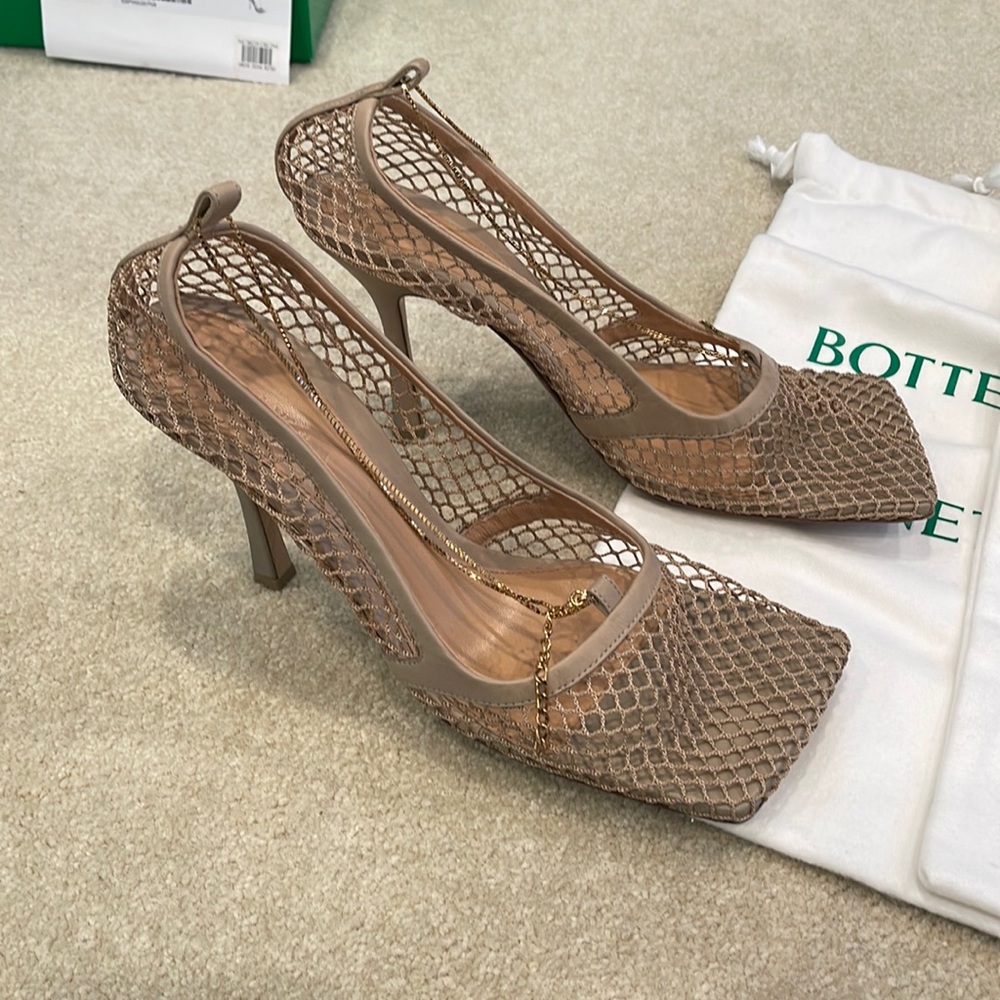 Bottega Veneta Lido mesh leather pump with chain